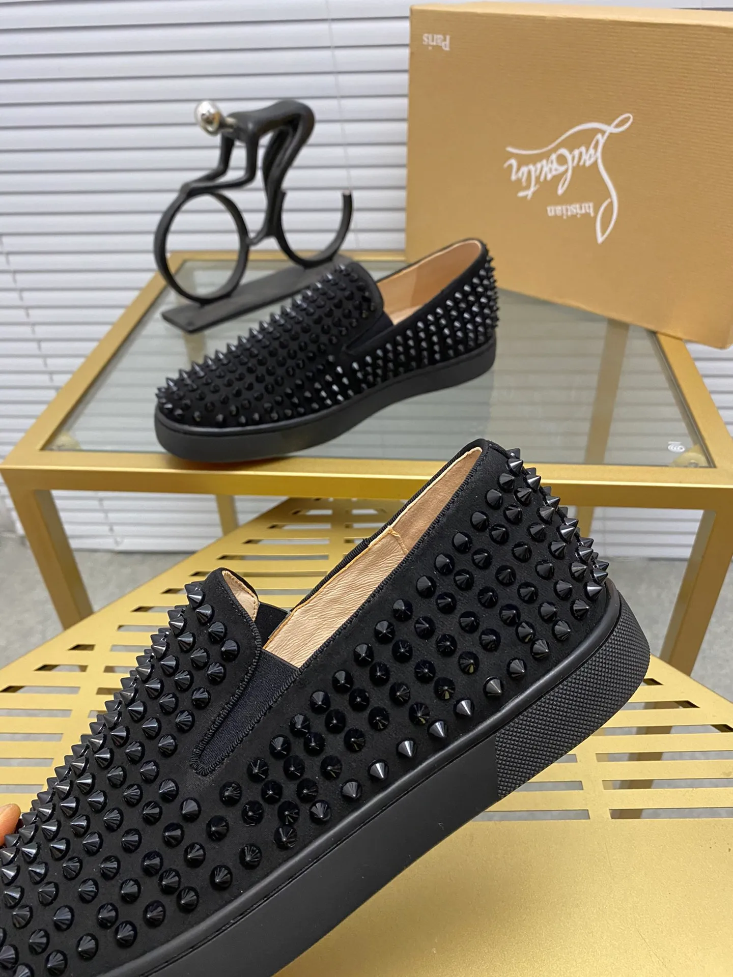 Ex-factory price 440. christian louboutin (CL red sole shoes) counter nail series, high-top casual sneakers for couples 📢 📢 📢 Exclusive hot style release 🎈🎈💪 Movable latex feet 👻 Finished outsole stitching line [satisfied] 😝Female 35-40# Male 38#-46, global supply😝 [Top version]: Original imported cowhide upper, top original leather lining, original molded TPU outsole, original 1:1 detail processing, original shoe last, large quantities in stock, rest assured as shown above